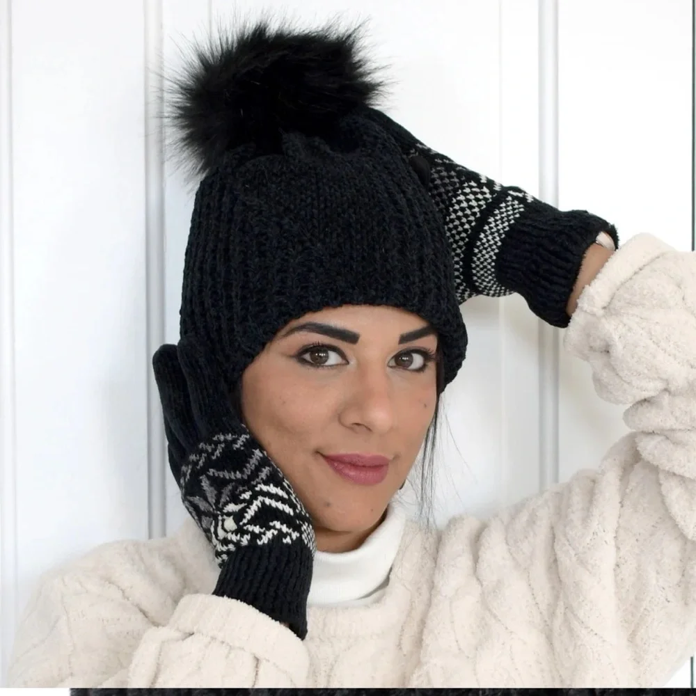 NWT Isotoner Women's Chenille Hat with Faux Fur Pom - Picture 2 of 3